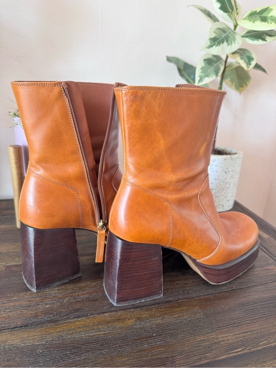 Lulus Shoes - Women’s SZ 10 Caramel + Brown Leather Platform Boots
